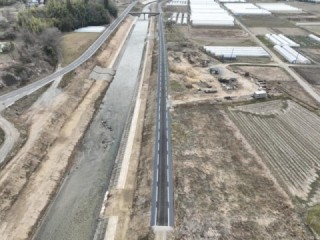 R6年3月竣工　堤防舗装